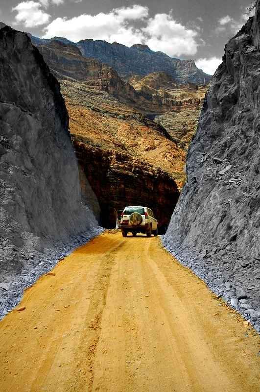4x4 mountain road to yasab in wadi as sahtan.jpg